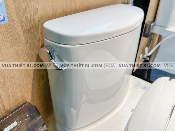 Bôn cầu 2 khối TOTO CS767RE2 nắp rửa cơ TCW07S