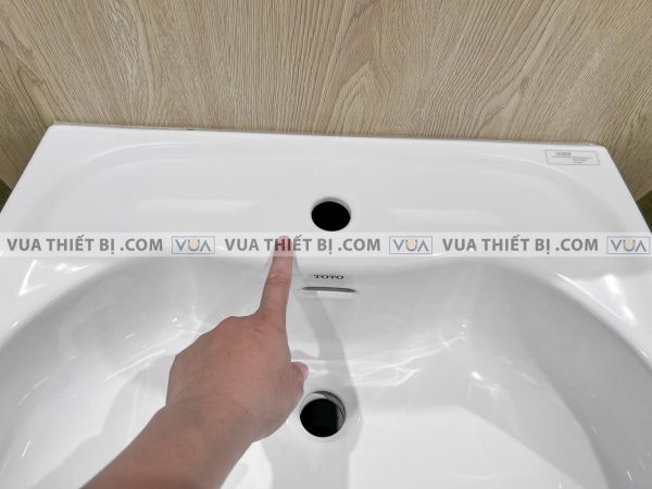 Chậu rửa mặt lavabo TOTO LPT239CR#W chân dài treo tường