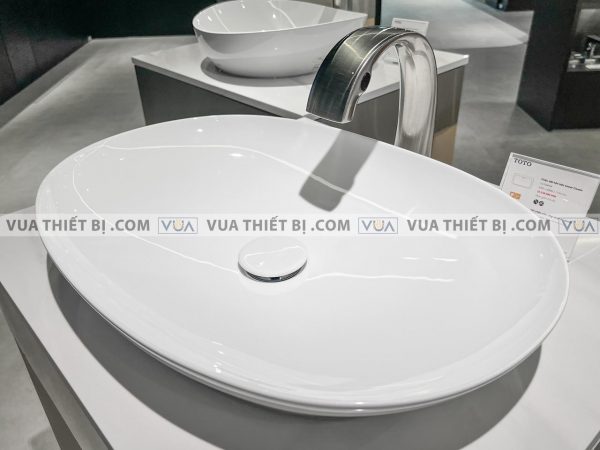 Chậu rửa mặt lavabo TOTO LT4706#XW vòi TLP01701J#BN đặt bàn