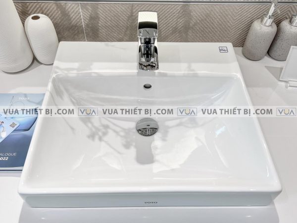 Chậu rửa mặt lavabo TOTO LT710CSR đặt bàn vòi TLG02301V
