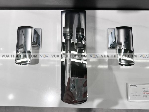 Vòi chậu lavabo TOTO TLG02201B nóng lạnh 3 lỗ GR