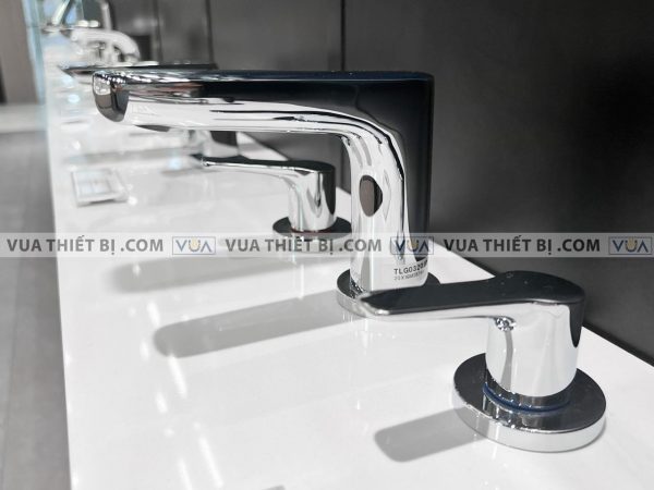 Vòi chậu lavabo TOTO TLG03201B nóng lạnh 3 lỗ GS