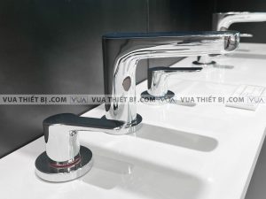 Vòi chậu lavabo TOTO TLG03201B nóng lạnh 3 lỗ GS