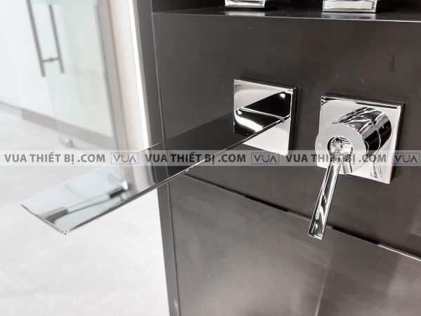 Vòi chậu lavabo TOTO TLP02310B gắn tường nóng lạnh ZL