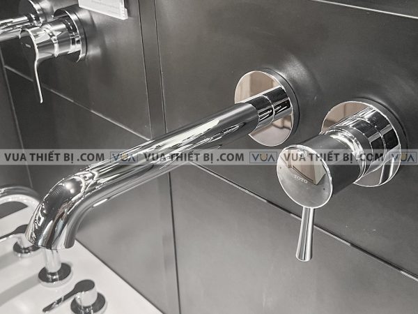 Vòi chậu lavabo TOTO TLS02308B Gắn Tường nóng lạnh LN