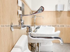 TOTO T30ARQ13N - Vòi lạnh gắn tường 2 Vòi lạnh TOTO T30ARQ13N gắn tường