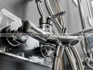 Vòi sen tắm TOTO TBS01302V nóng lạnh LB