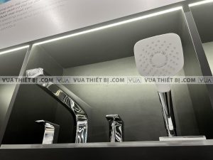 https://vuathietbi.com/wp-content/uploads/2020/05/Vòi-sen-xả-bồn-tắm-TOTO-TBG07202A-gắn-bồn-4-lỗ-GE-2.jpg