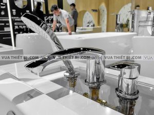 TOTO TBG09305A - Vòi sen xả bồn tắm gắn bồn 3 lỗ GM 8 Vòi sen xả bồn tắm TOTO TBG09305A gắn bồn 3 lỗ GM