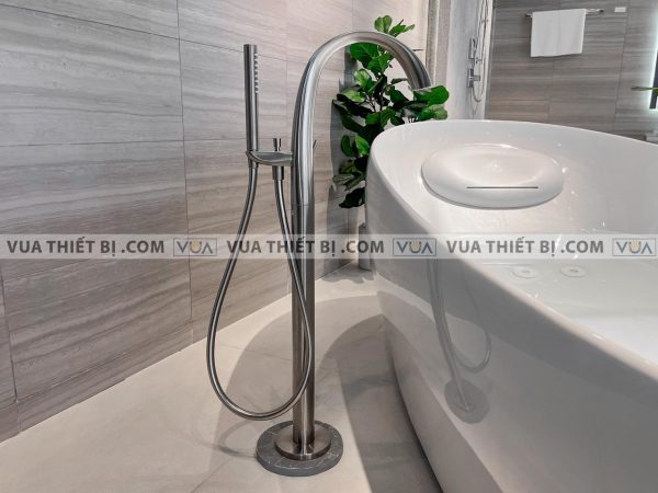 Vòi sen xả bồn tắm TOTO TBP01301A/TBN01105B đặt sàn