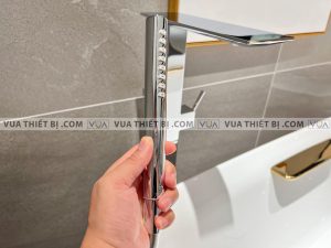 Vòi sen xả bồn tắm TOTO TBP02303A/TBN01105B đặt sàn ZL