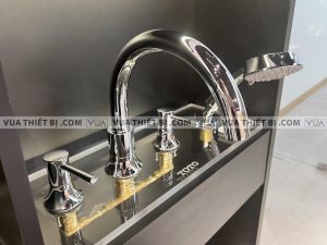 https://vuathietbi.com/wp-content/uploads/2020/05/Vòi-sen-xả-bồn-tắm-TOTO-TBS02202B-gắn-bồn-4-lỗ-LN-1.jpg