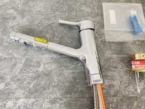 Vòi rửa bát TOTO TKS05305JA nóng lạnh rút dây 2 Voi rua bat TOTO TKS05305JA nong lanh rut day 2