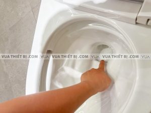 TOTO CS767RT10#XW - Bồn cầu 2 khối nắp êm TC395VS 6 anh thuc te bon cau 2 khoi toto cs767rt2 nap em tc393vs 8