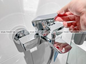 TOTO TBW02001BA TBG02302VA TBW02006A - Vòi sen cây nóng lạnh 5 anh thuc te voi sen cay toto dm907c1s tbg02302v dgh108zr nong lanh 6