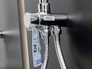 TOTO DM907CS TBS03302V DGH104ZR - Vòi sen cây nóng lạnh 6 anh thuc te voi sen cay toto dm907cs